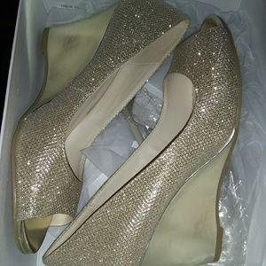 Simply Pelle gold wedges